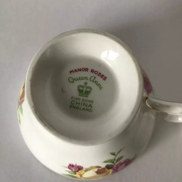 Queen Anne Manor Roses Teacup & Saucer - Picture 5 of 8